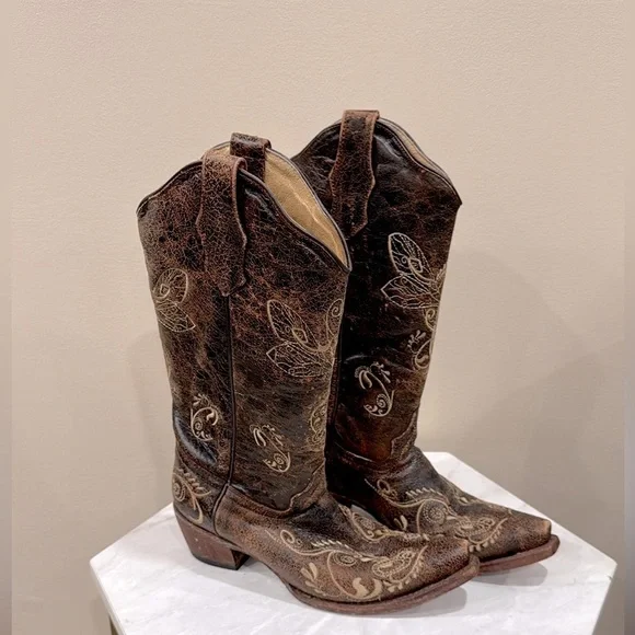 🔥Circle G Distressed Brown Embroidered Heeled Boots🔥 - Picture 6 of 7